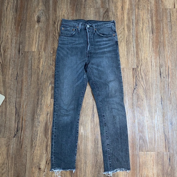 Levi's 501 Straight Skinny Jeans - Picture 4 of 4